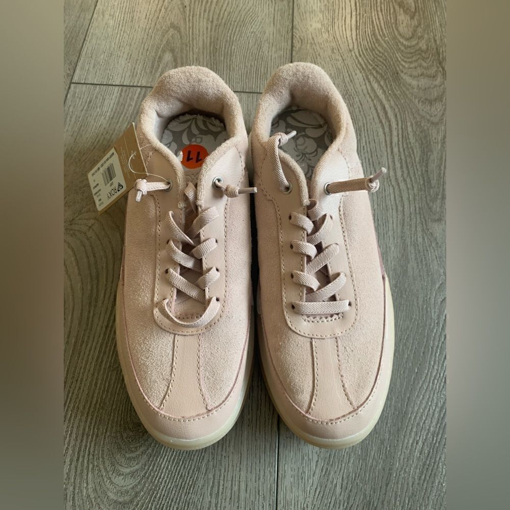 Roxy woman’s comfortable tennis shoes they are very comfortable